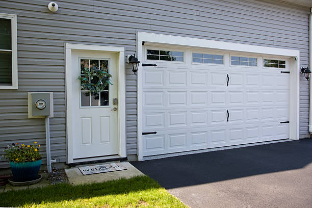 24/7 Emergency Garage Door Panel Replacement experts in Lannon, WI